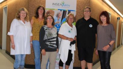 Bild: Carolin Schwarz/exb
Die Kursleiterinnen und Kursleiter wurden an der Medizinischen Hochschule Hannover geschult. Von links: Dr. Gabriele Seidel (Medizinische Hochschule Hannover), Kerstin Bauer (Standortkoordinatorin, Kontaktstelle für Selbsthilfegruppen Amberg), Cornelia Lochner, Sabine Graf, Tim Bruns (alle ehrenamtliche Kursleiter in Amberg) und Dr. Marie-Luise Dierks (Medizinische Hochschule Hannover).