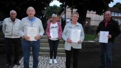 Bild: kro
Der OWV Altglashütte ehrte langjährige Mitglieder (von links): Vorsitzender Walter Frank, Theo Dittmann, Kerstin Meier, Kreszenz Meier und Engelbert Träger.