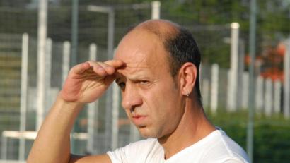 Archivbild: gb
Markus Tusek, der Trainer des FC Tirschenreuth, will mit seiner Mannschaft endlich den ersten Sieg in dieser Saison landen.