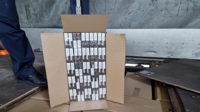 Bild: Hauptzollamt Regensburg
Selber Zöllner stellten 260.000 Schmuggelzigaretten sicher.