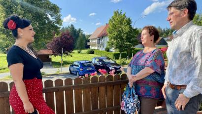 Bild: Eichl
Ramona Kriegler (links) hat zum 1. September die Leitung der Selbsthilfekontaktstelle an das Ehepaar Brigitte Lindner und Jürgen Huhn übergeben.