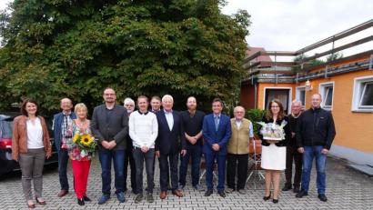 Bild: hm
Auf der Tagesordnung stand auch die Neuwahl der Vorstandschaft. Wolfgang Lotter (Vierter von links) übernahm von Gisela Hösl das Amt des Vorsitzenden. Im Bild die neu gewählte Vorstandschaft