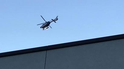 Bild: Gabi Schönberger
Ein Polizeihubschrauber kreiste am Mittwoch über dem Weidener Stadtzentrum.