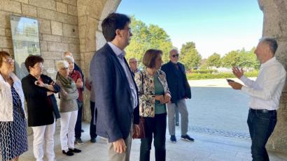 Bild: Eichl
Jörg Skriebeleit (rechts) führt den SPD-Landesvorsitzenden Florian von Brunn (vorn links), MdL Annette Karl (Dritte von rechts) und SPD-Politiker aus der Region durch die KZ-Gedenkstätte.