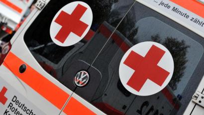 Bild: Philipp Schulze
Der Rettungswagen brachte den verletzten 43-Jährigen ins Klinikum Marktredwitz.