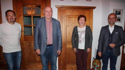 Bild: kro
Das engere Vorstandsteam der Bürgeraktion "Gegenwind Stiftland": (von links) Günter Fuhrmann, Vorsitzender Albert Köstler und Christa Koller sowie stellvertretender Landrat Alfred Scheidler.