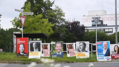 Bild: Gabi Schönberger
Der Schilderwald mit Plakaten zur Bundestagswahl an der Ecke zwischen Aichinger- und Christian-Seltmann-Straße in Weiden.