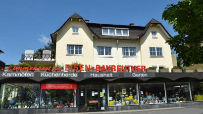 Bild: Daniel Bayreuther/exb
Seit 100 Jahren eine bekannte Adresse in Tirschenreuth: Eisen-Bayreuther bietet hochwertige Kaminöfen, Herde und ausgewählte Haushaltswaren sowie Gartengeräte.