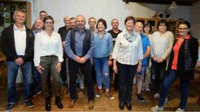 Bild: ohr
An der Spitze steht des Gartenbau- und Verschönerungsvereins Stulln steht weiterhin Hubert Obermeier (Dritter vorne von links).
