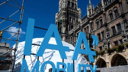 Bild: Sven Hoppe/dpa
Das Logo der Internationalen Automobil-Ausstellung (IAA Mobility) auf dem Münchner Marienplatz.