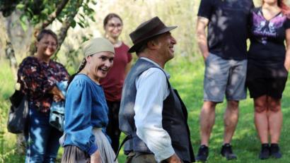 Bild: Florian Wein/exb
Die Erlebniswanderungen von Schauspielern und Zuschauern erhalten beim Tag des offenen Denkmals eine besondere Gestaltung: Drei Zeitreise-Formate wechseln sich ab.