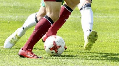 Symbolbild: Hubert Ziegler
Beim Spiel zwischen dem SC Altfalter und dem ASV Fronberg schlug ein Spieler seinen Gegner so hart mit der Faust ins Gesicht, dass dieser kurz ohnmächtig wurde.