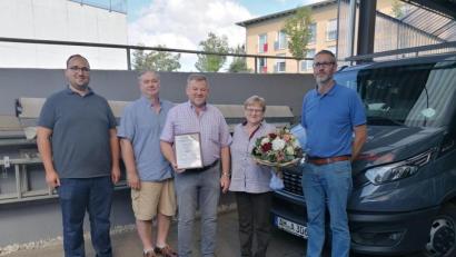 Bild: Lotter &amp; Ausberger/exb
Bei der Ehrung (von links): Lukas Friedrich, Manfred Rauscher, Ludwig Koch, Karin Koch und Hermann Ausberger.