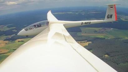 Bild: Gerhard Götz/(luf)
Für die Amberger Segelflieger gibt es nichts Schöneres als mit Sonnenenergie über die Landschaft zu gleiten.