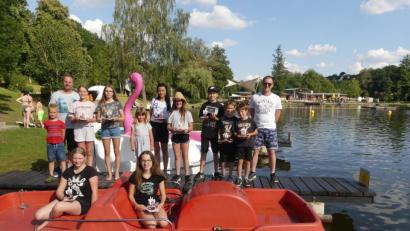 Bild: rn
Das Duo "RaKa" (vorne im Boot) gewinnt den Wettbewerb vor den "Haselbrunner Lumpen" und der "Luana Welle". Die Leitungen haben Andreas Hermann (rechts) und Jürgen Schäffler (links).