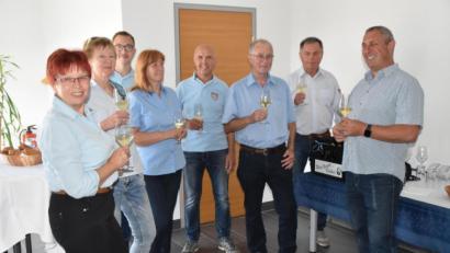 Bild: hcz
Im Rathaus der Partnerstadt Weiden am See wurde die "7er-Kameradschaft" von Vizebürgermeister Christian Wandler (rechts) empfangen.