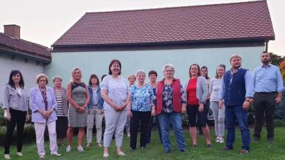 Bild: sm
Annett Kamm (Sechste von links) übernimmt von Elisabeth Weiß (Sechste von rechts) den Vorsitz bei der Frauen-Union.
