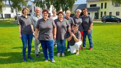 Bild: tok
Der Vorstand des OWV Püchersreuth mit (von links9 Cornelia Treml, Bürgermeister Rudolf Schopper, Martina Bonczyk, zweite Bürgermeisterin Maria Sauer, Ramona Meißner, Annette Zahn, Hedwig Frank, Frieda Mois, Apollonia Meiler