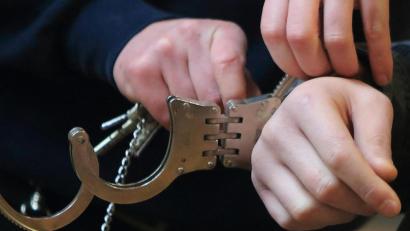 Bild: Jens Wolf/dpa
Ein harmlos erscheinender Job zieht für junge Frau aus dem Landkreis Neustadt/WN Ermittlungen der Polizei wegen des Verdachts der Geldwäsche und des Betrugs nach sich.