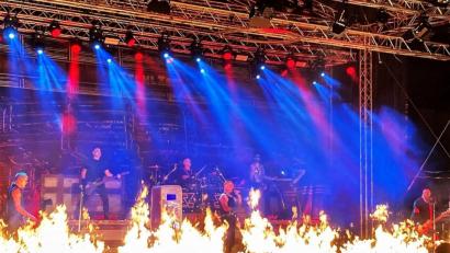 Bild: stg
Der Auftritt von "Stahlzeit" war nicht nur musikalisch, sondern auch pyrotechnisch ein Fest für "Rammstein"-Fans.