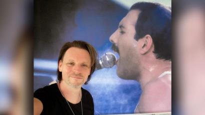 Bild: stg
Vor einige Jahren hat Sänger Markus Engelstädter dieses 1,10 mal 1,70 Meter große Plakat mit dem Motiv eines Live-Auftritts von "Queen" erworben: In seinem Haus hat es den gebührenden Platz gefunden.