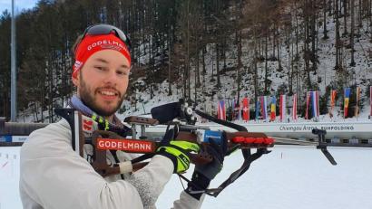 Bild: Donhauser/privat
Johannes Donhauser trainiert Sommer wie Winter am Biathlon-Stützpunkt in Ruhpolding. Am Wochenende nimmt er an den deutschen Meisterschaften im Hohenzollern-Skistadion am Arber teil. Dort wird auf Skirollern gelaufen.