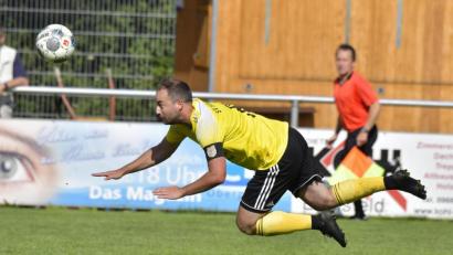 Archivbild: Hubert Ziegler
Die Verletzungssorgen von Hahnbachs Trainer Thorsten Baierlein werden nicht kleiner: Im Landkreisduell gegen die DJK Ensdorf fehlen nun auch Michael Hefner und Kapitän Michael Rösch (Bild).