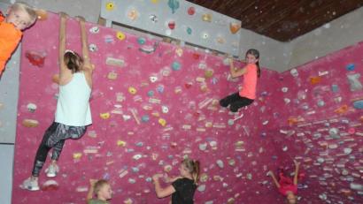 Bild: rn
Viel Spaß hatten die jungen Kletterer an der Boulderwand der MGS
