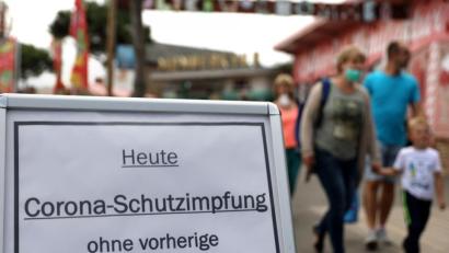 Bild: Bernd Wüstneck/dpa
Wer freiwillig ohne Impfung bleibt, muss im Fall einer Quarantäne zunehmend auf Lohnfortzahlung verzichten.