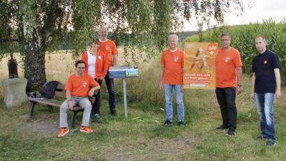 Bild: Marita Philipp/exb
Stellvertretender Kreisverbandsvorsitzender Robert Lechner, Angela Frank, Wolfgang Kunz, Hermann Philipp, Schatzmeister Günther Sparrer und Gerald Schmid (von links) waren auf dem "Gemeinwohlweg" unterwegs.