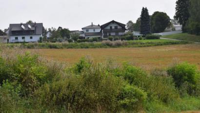 Bild: bö
Für das neue Wohnbaugebiet "G'steibat" mit seinen 24 Parzellen in Mendorferbuch plant der Marktes Hohenburg im Oktober den Spatenstich.
