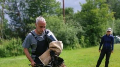 Bild: ads
Der Hundesportverein Hirschau bewies von Anfang an auf dem weitflächigen Gelände am abgelegenen Stadtrand von Hirschau mit guten Parkmöglichkeiten eine großartige Leistung, so dass der Bayerische Landesverband für Hundesport auf ihn aufmerksam wurde.