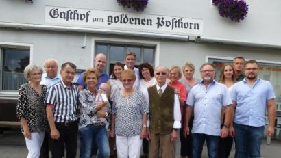 Bild: bk
Ewald Reger freute sich, seinen 90.Geburtstag zusammen mit der Familie und Verwandten feiern zu können. Mit dabei zwei Enkel und Urenkelin Josefine.