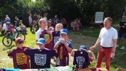 Bild: krb
Wer an vier Aktionen des Kinderferienclubs heuer teilgenommen hatte, erhielt zum Abschluss ein T-Shirt.