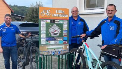 Bild: nza
Am Schützenhaus in Thumsenreuth können Elektrofahrräder kostenlos aufgeladen werden.