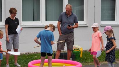 Bild: fjo
Martina und Karl Hoch übernimmt die Schiedsrichter-Funktion beim Wettangeln.