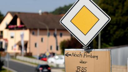 Bild: Stephan Huber
Handarbeit in Sachen Verkehrslenkung leisteten findige Paulsdorfer.