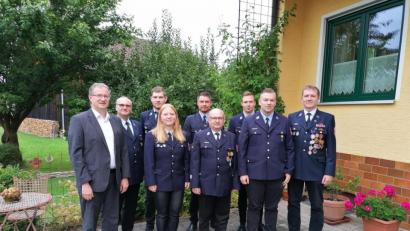 Bild: ga
Das neue Führungsteam der aktiven Wehr der FFW Unterauerbach zusammen mit Bürgermeister Franz Grabinger (links).