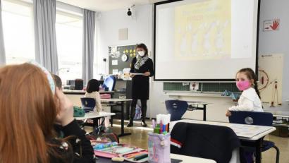 Archivbild: Petra Hartl
Die Albert-Schweizter-Grundschule hat in einem Pilotprojekt auf 1:1-Ausstattung umgestellt: Jeder Schüler bekommt ein eigenes digitales Endgerät - und darf es nach Abschluss der vierten Klasse behalten.