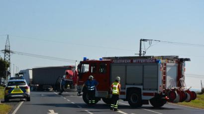 Bild: jr
Ein Lkw-Fahrer hat bei Mitterteich wohl einen Motorradfahrer übersehen.