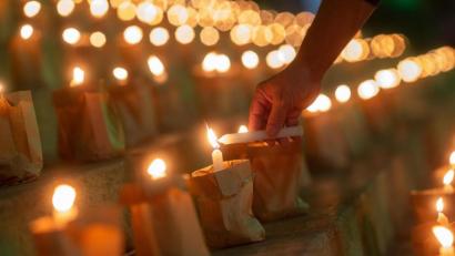 Symbolbild: Fernando Souza
92.694. So viele Todesopfer gab es bislang in Deutschland im Zusammenhang mit dem Coronavirus.
