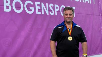 Bild: Seibold/exb
Jürgen Seibold von der SG Diana Hirschau mit der Goldmedaille.