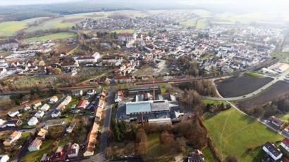 Bild: Staatliches Bauamt Amberg-Sulzbach/exb
Für die neue Bundesstraße 299 in Waldsassen (im Bild die visualisierte Planung des Bauamts Amberg-Sulzbach) ist jetzt im Rathaus der Planfeststellungsbeschluss eingetroffen. Die Unterlagen können von 27. September bis 11. Oktober angesehen werden.