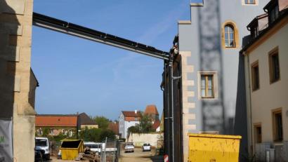 Bild: Stephan Huber
Derzeit lagern nur Baumaterialien für die benachbarten Drei Höfe auf dem Bürgerspitalareal. Der Bayerische Landesdenkmalrat schaute sich das Gelände aber an, weil hier das Ten-Brinke-Projekt verwirklicht werden soll.