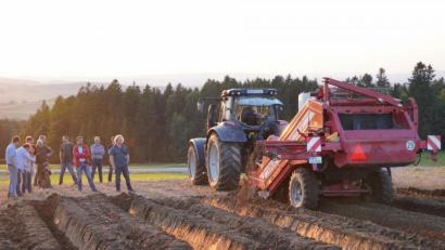 Bild: fvo
Georg Völkl aus Zeßmannsrieth führt seinen Separierer vor.