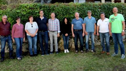 Bild: ds
Die geehrten Mitglieder der Vereinigung freier Touristen: (von links) Reiner und Claudia Sertl, Tanja und Stefan Vomasta, Werner Sperber, Fabienne Laitang, Erwin Morner, Thomas Sertl sowie die Vorsitzenden Günter Späth und Josef Klug.