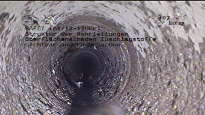Bild: Planungsbüro Wolfrum/exb
Bei diesem Abwasserrohr aus dem Neustädter Entwässerungssystem zeigte die Kamerabefahrung Betonkorrosion. Vor allem Leitungen aus den 50er und 60er Jahren müssen saniert werden.