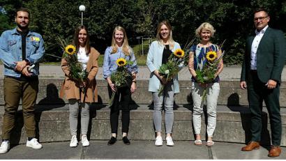 Bild: Mittelschule Tirschenreuth/exb
Personen auf dem Bild (von links): Sebastian Bürger, Lara Biersack, Kathrin Weidner, Miriam Becker, Carolin Neubauer, Schulleiter Jürgen Bayer.