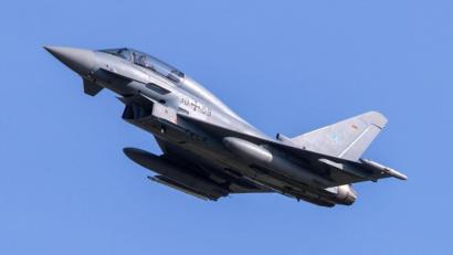 Bild: Jens Büttner/dpa
Ein Eurofighter startet zu einem Übungsflug.
