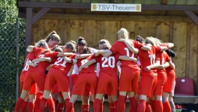 Archivbild: Hubert Ziegler
Einschwören auf das nächste Heimspiel in der Bayernliga: Der TSV Theuern erwartet am Sonntag den Vorjahresvierten TuS Bad Aibling.